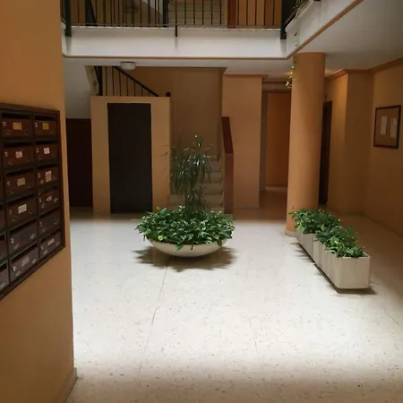 Gran Piso Familiar Cerca De La Estacion Capacidad 10 Personas Apartment