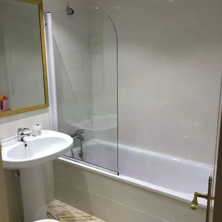 Gran Piso Familiar Cerca De La Estacion Capacidad 10 Personas Apartment *